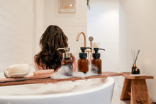 Afbeelding in Gallery-weergave laden, Conditioner zonder siliconen 'conditionerpomp glas bruin messing'