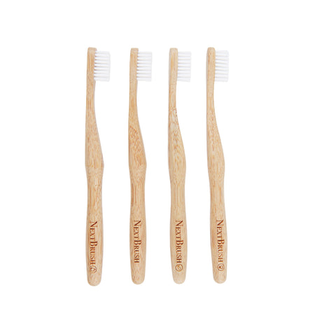 Alle vier de varianten bamboe tandenborstels van NextBrush op een rijtje.